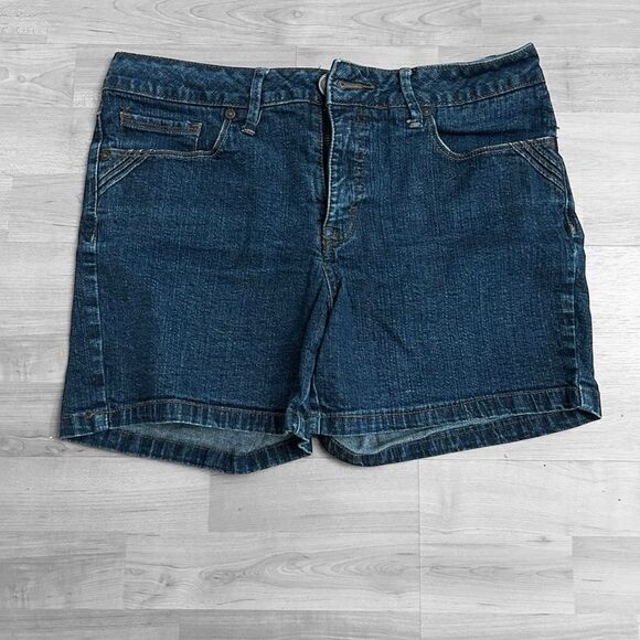 St. John’s Bay Denim Shorts Size 8 - Picture 1 of 3